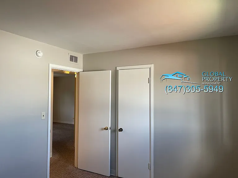267 E Grand Ave — Photo 27
