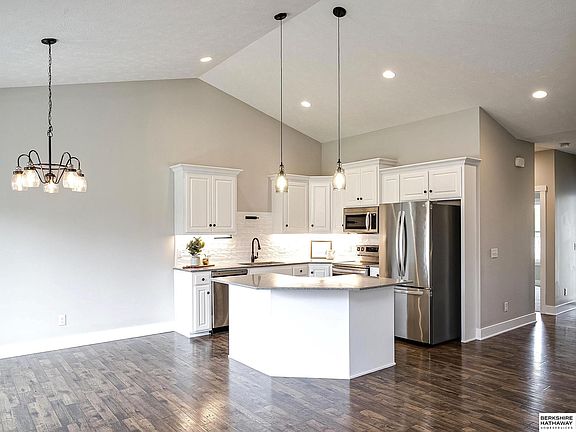 5th image of 2712 Viking Cir