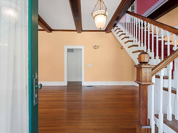 5th image of 223 Rainey Ave