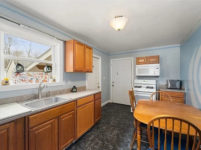 6126 Lowell Rd — Photo 3