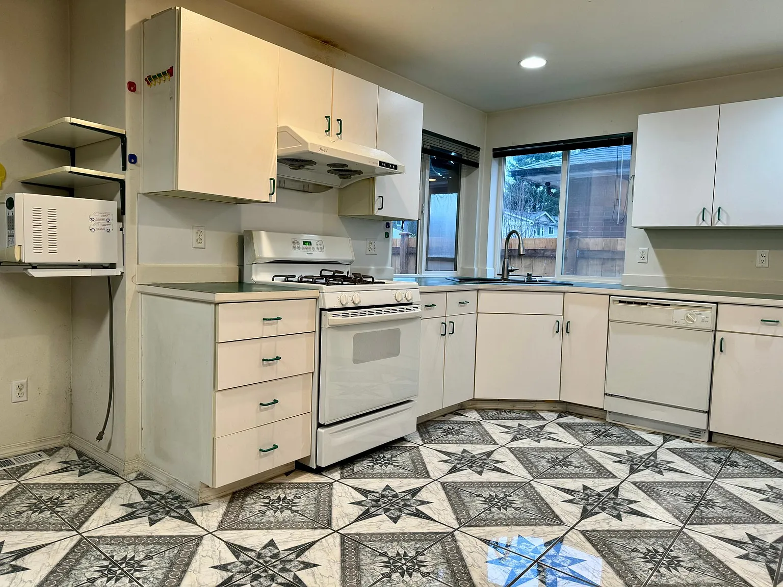 4 bed, 2.5 bath, 1880 sqft, $3,850 — Photo 4