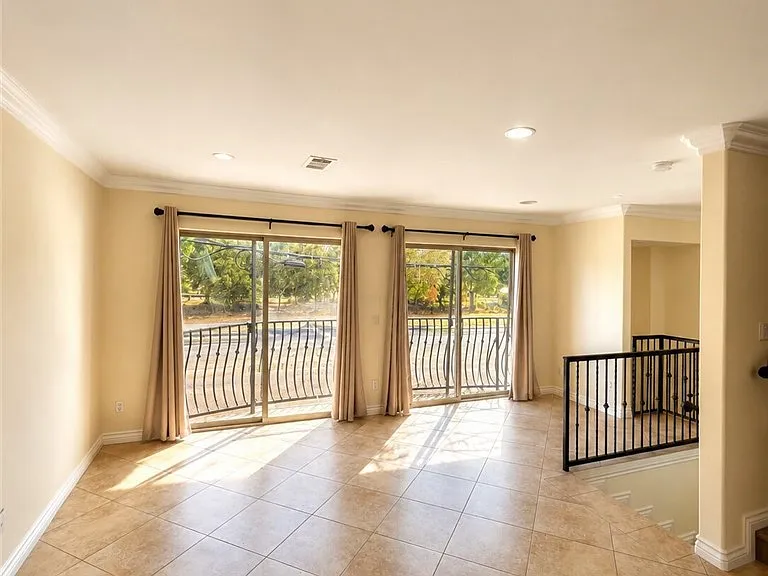 16723 Victory Blvd #3 — Photo 3
