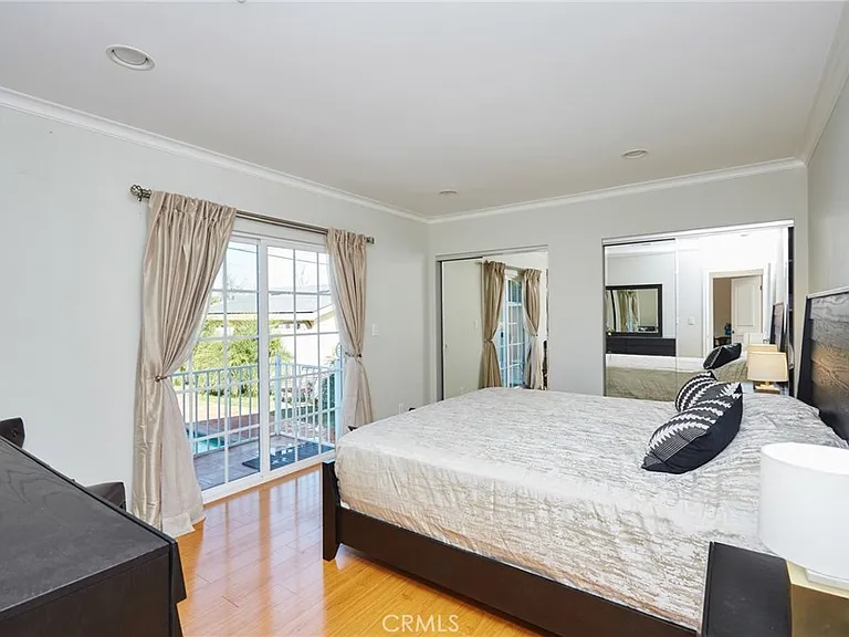 17827 Burbank Blvd — Photo 13