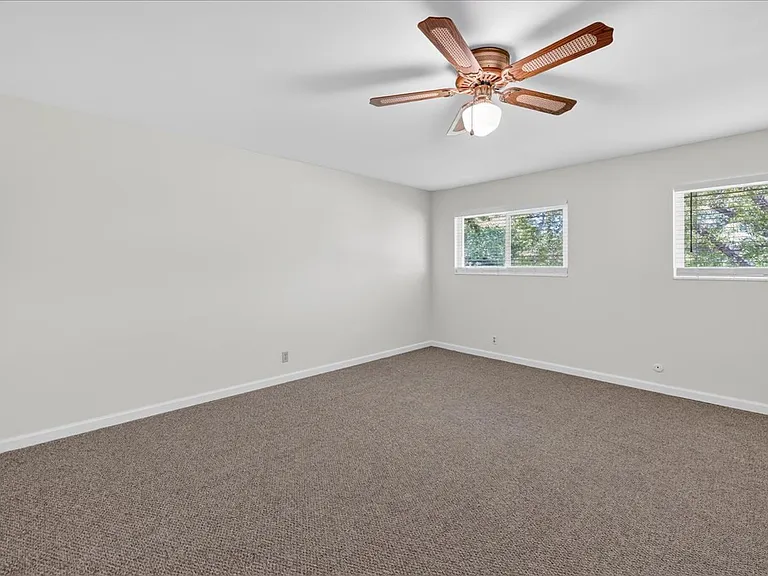 106 Smithridge Park — Photo 17