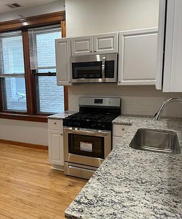 2nd image of 1424 N Maplewood Ave #2F