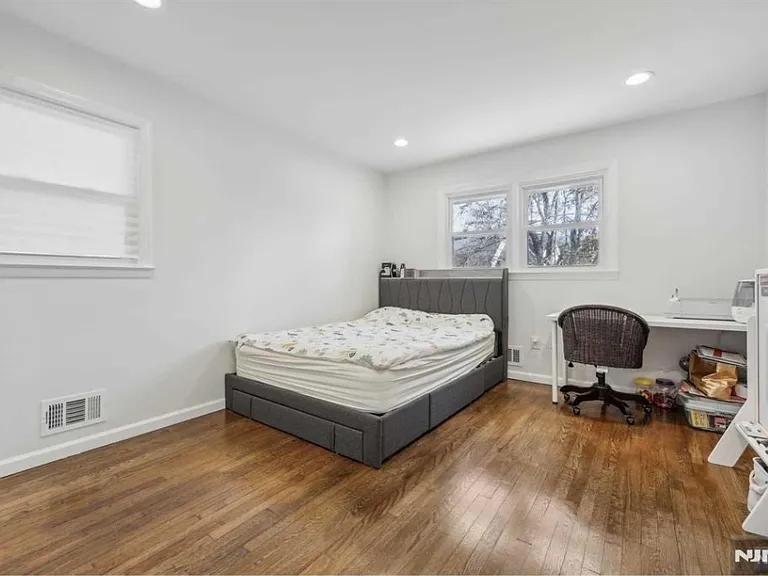 10 Julia St — Photo 16