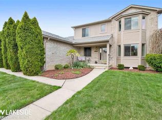16657 Kenneth Dr, Macomb, MI 48044