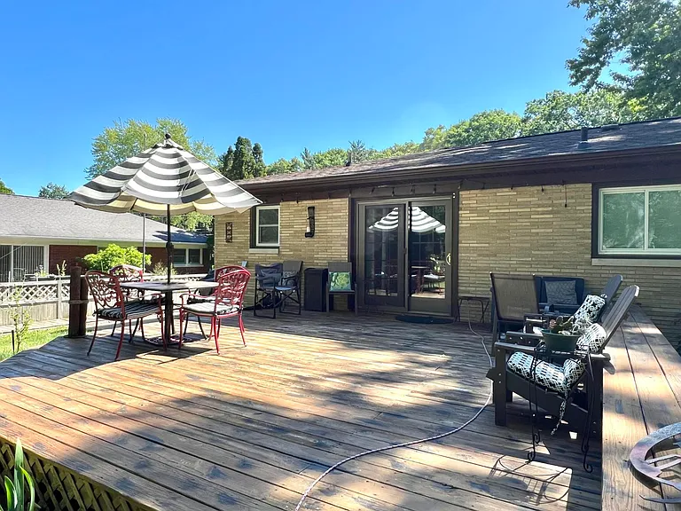 3031 Country Club Dr — Photo 29
