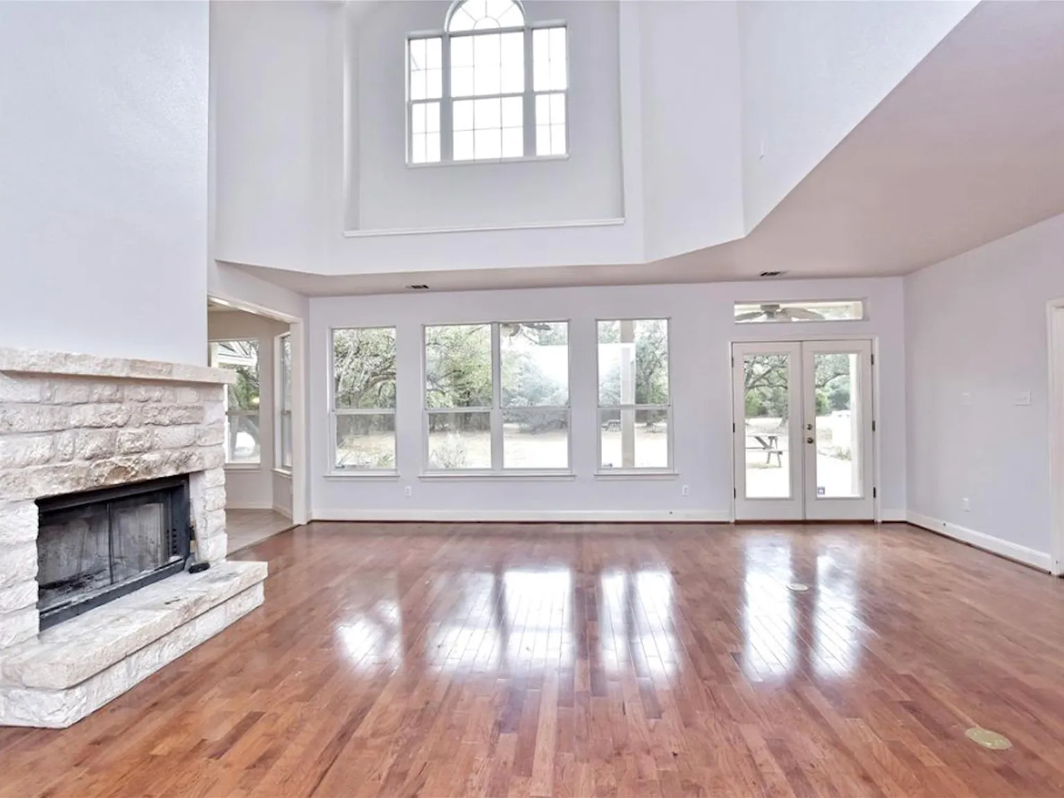 4 bed, 3.0 bath, 2855 sqft, $3,300 — Photo 4
