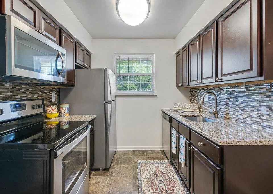 Roberts Mill Apartments and Townhomes