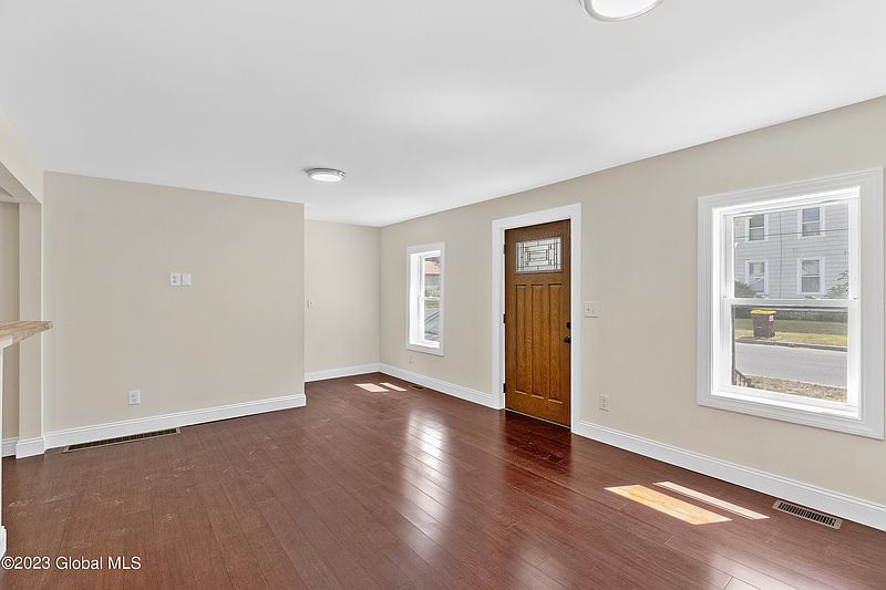 4th image of 5 Delaware Avenue