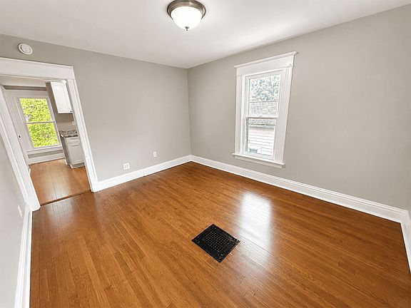 3rd image of 413 E Maple Ave #2