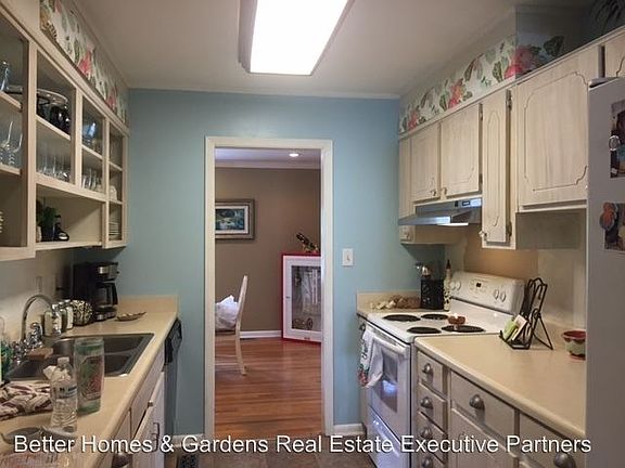 3rd image of 3507 Stardust Dr