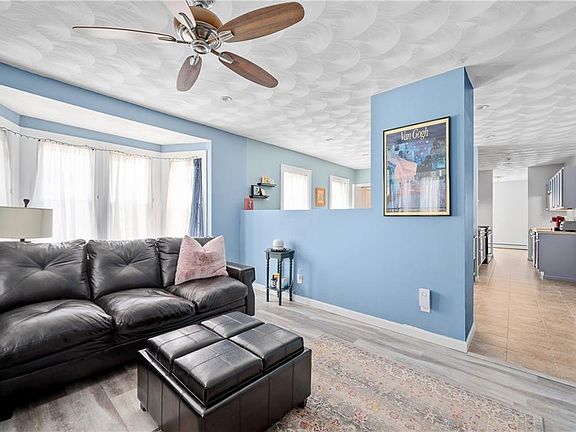 2nd image of 394 Great Rd #2