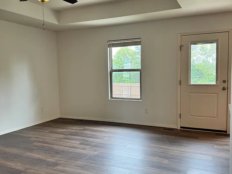 276 W Picardy St — Photo 27