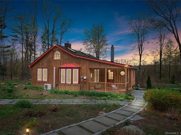 15 Bradley Lane, Newtown, CT 06482