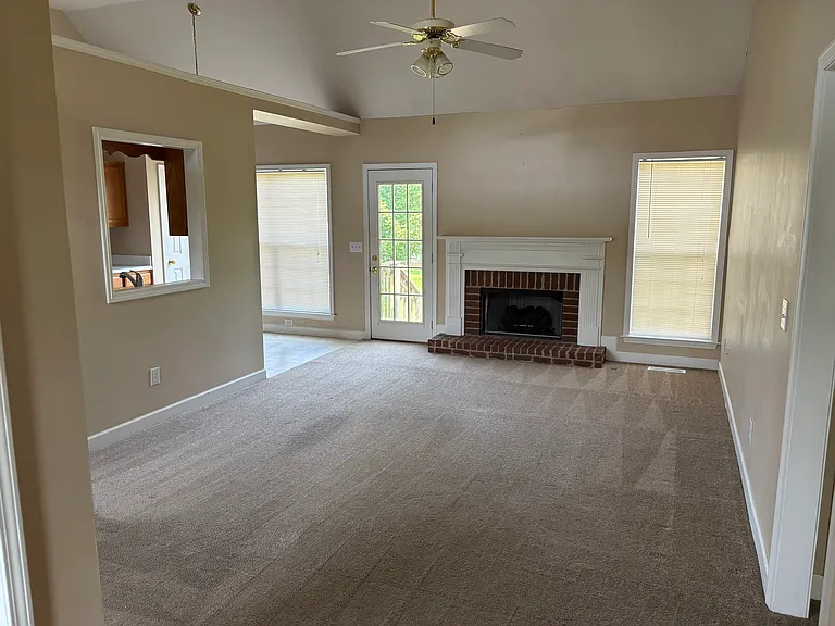 1108 McDonough Cir — Photo 3