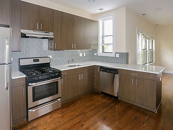 4th image of 3709 N Wilton Ave #2