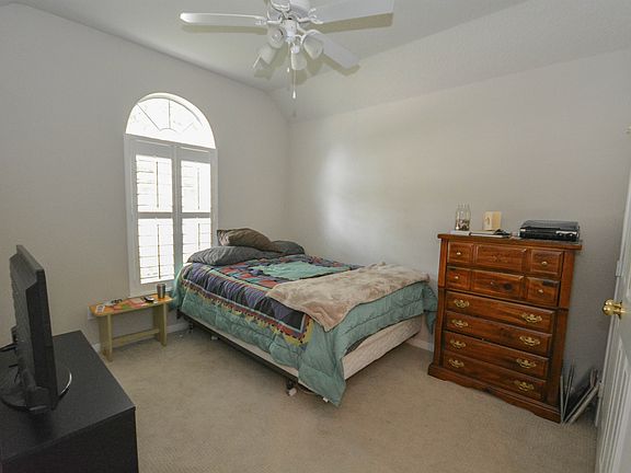 3rd image of 403 Friends Knoll Ln