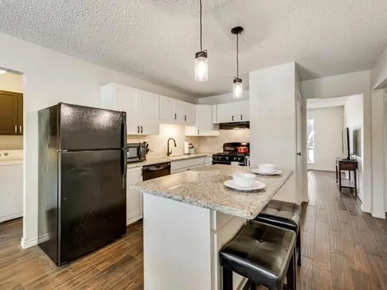 6409 Johns Way — Photo 7