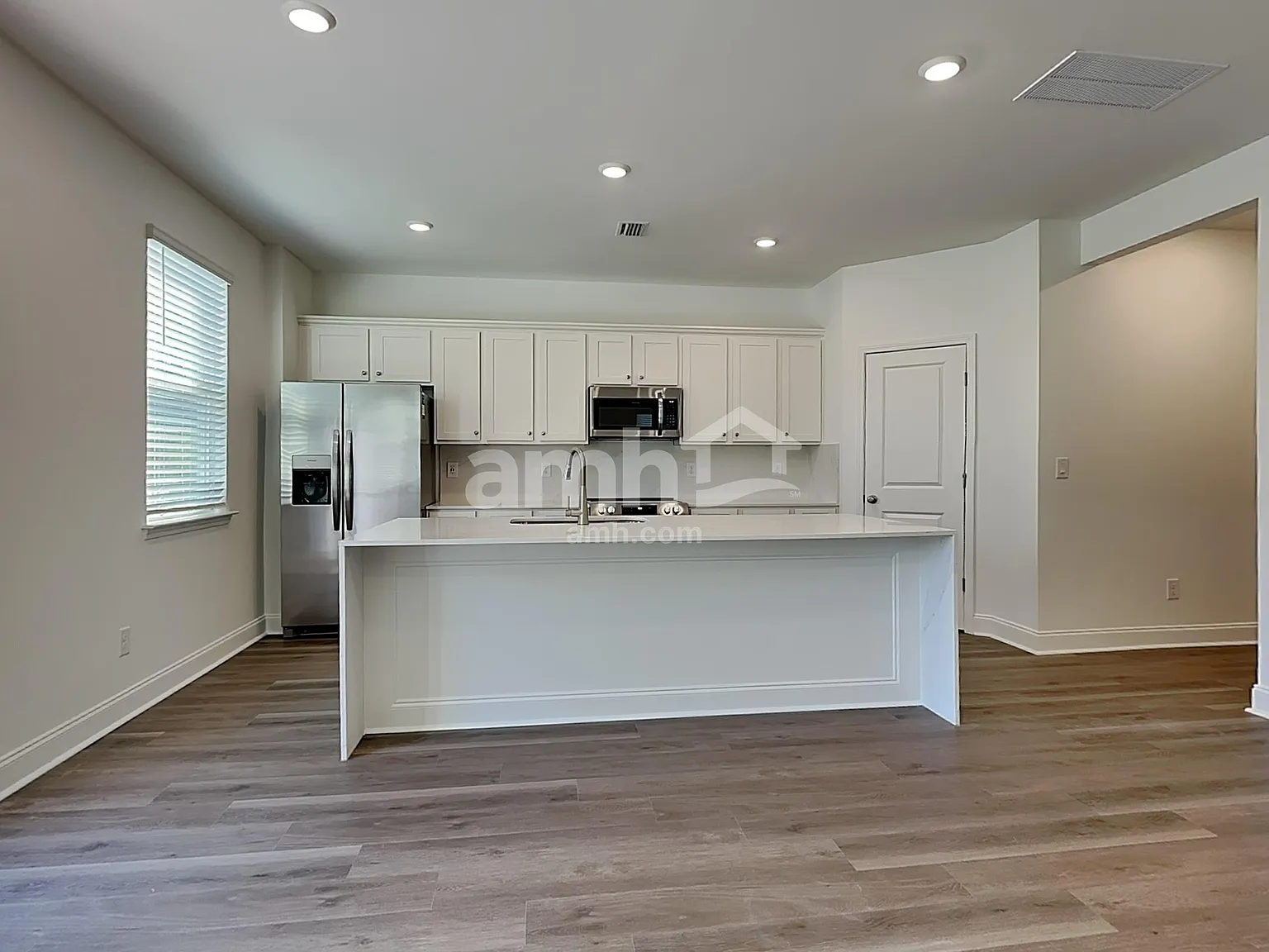 4 bed, 3.5 bath, 2392 sqft, $2,790 — Photo 4