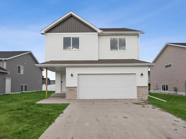 3851 19th St S, Moorhead, MN 56560