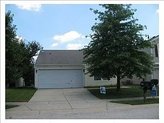 1213 Crescent Dr photo 1