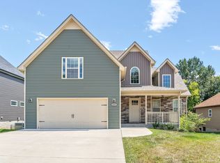 1835 Rains Rd, Clarksville, TN 37042