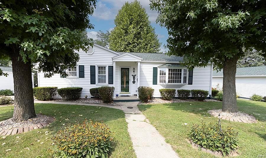 105 S Montgomery Ave, Vandalia, IL 62471 MLS 23050728 Zillow