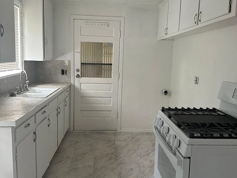 1521 Mallard Dr — Photo 2