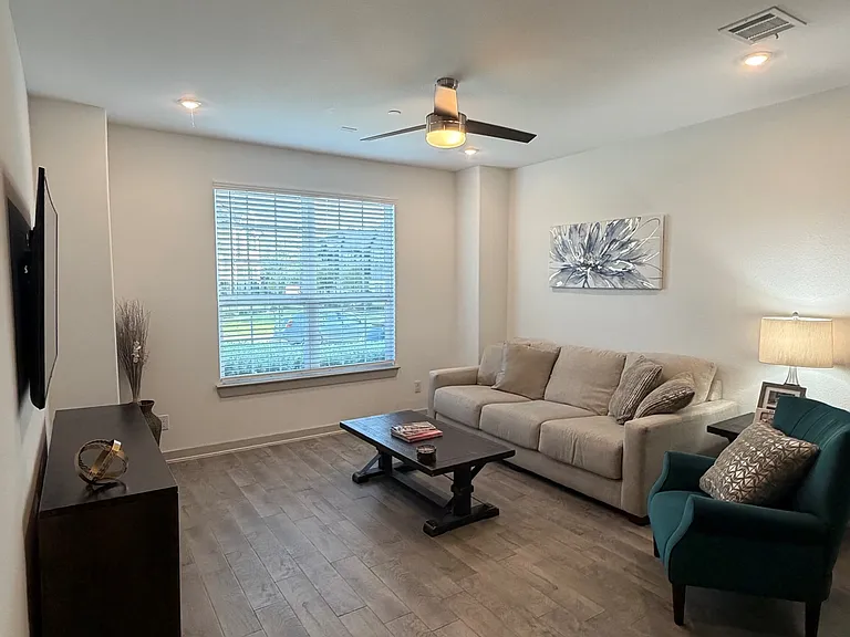 561 Eiseley Dr — Photo 1
