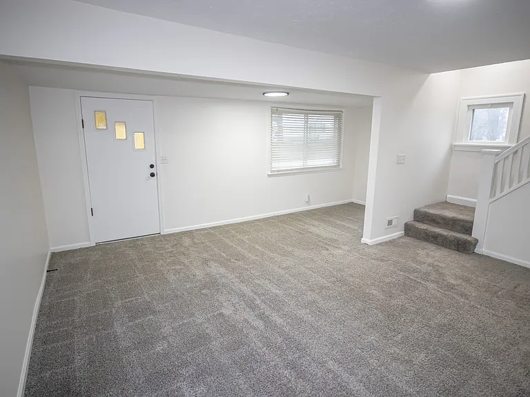 84 Thames Ave — Photo 8