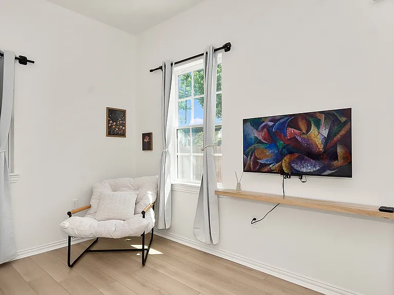 217 N Everton St — Photo 11