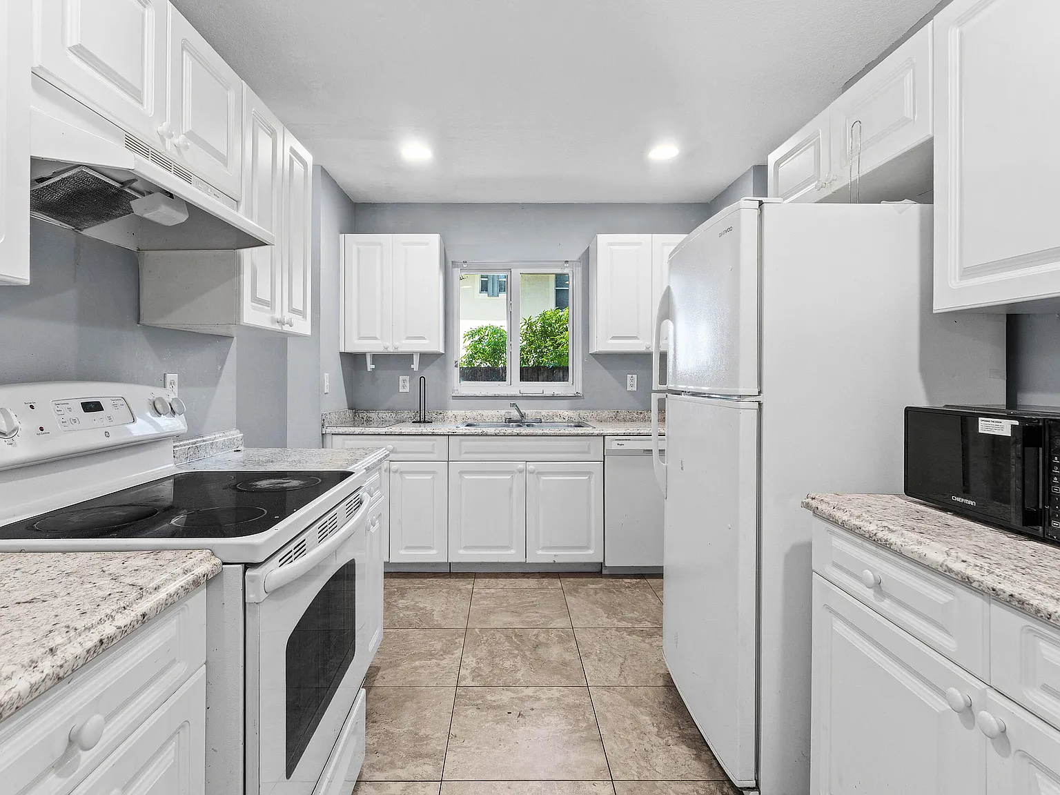 3 bed, 2.5 bath, 1830 sqft, $2,700 — Photo 1
