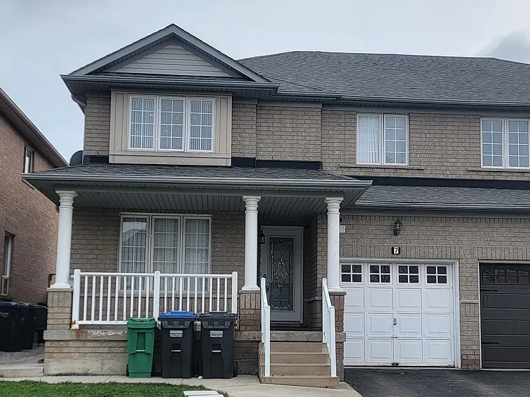7 Junction Cres — Photo 1