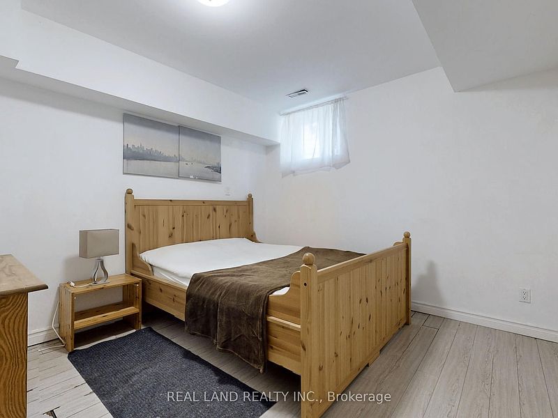 Toronto House for rent - 3 Bedrooms — photo 3