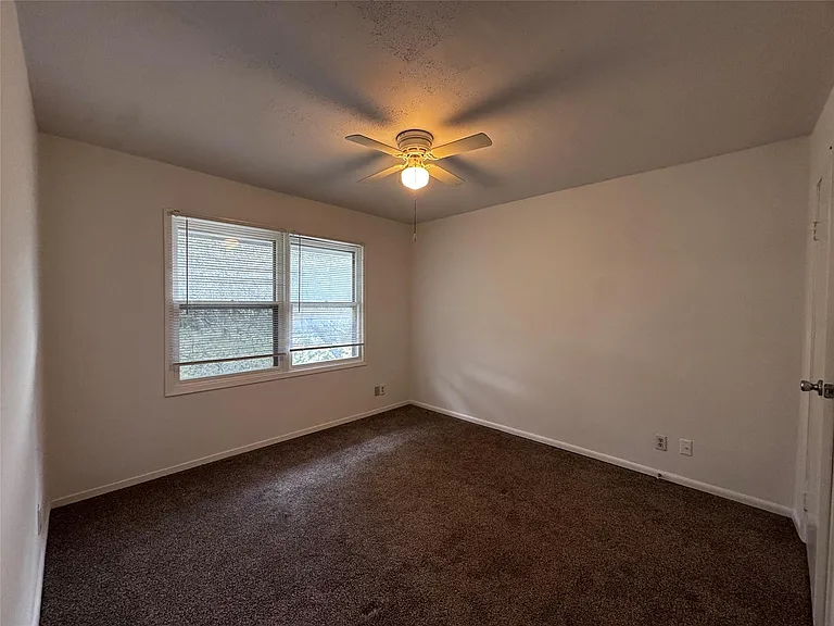 7702 Pitter Pat Ln — Photo 23