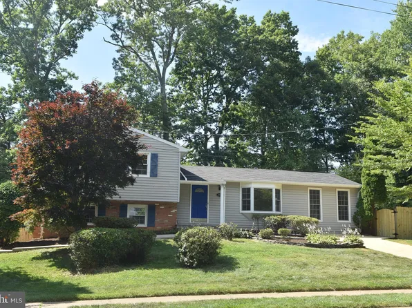 9251 Kristin Ln, Fairfax, VA 22032