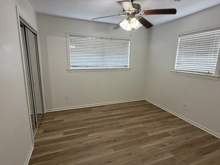2720 Avenue M — Photo 12