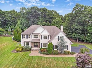 2 Princess Ct, Oak Ridge, NJ 07438