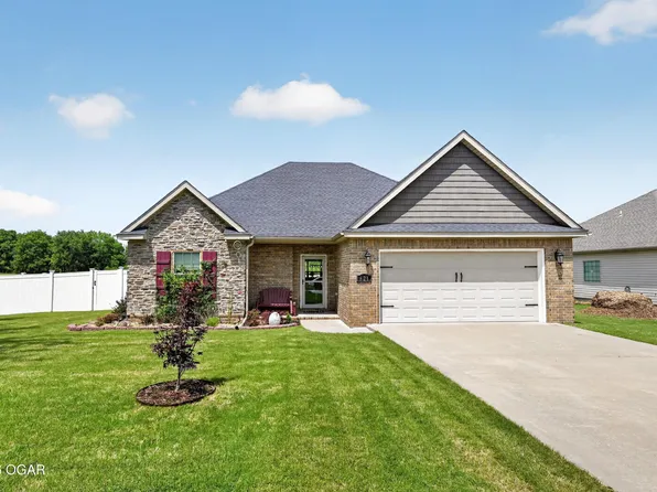 821 Nicholas Ln, Carl Junction, MO 64834