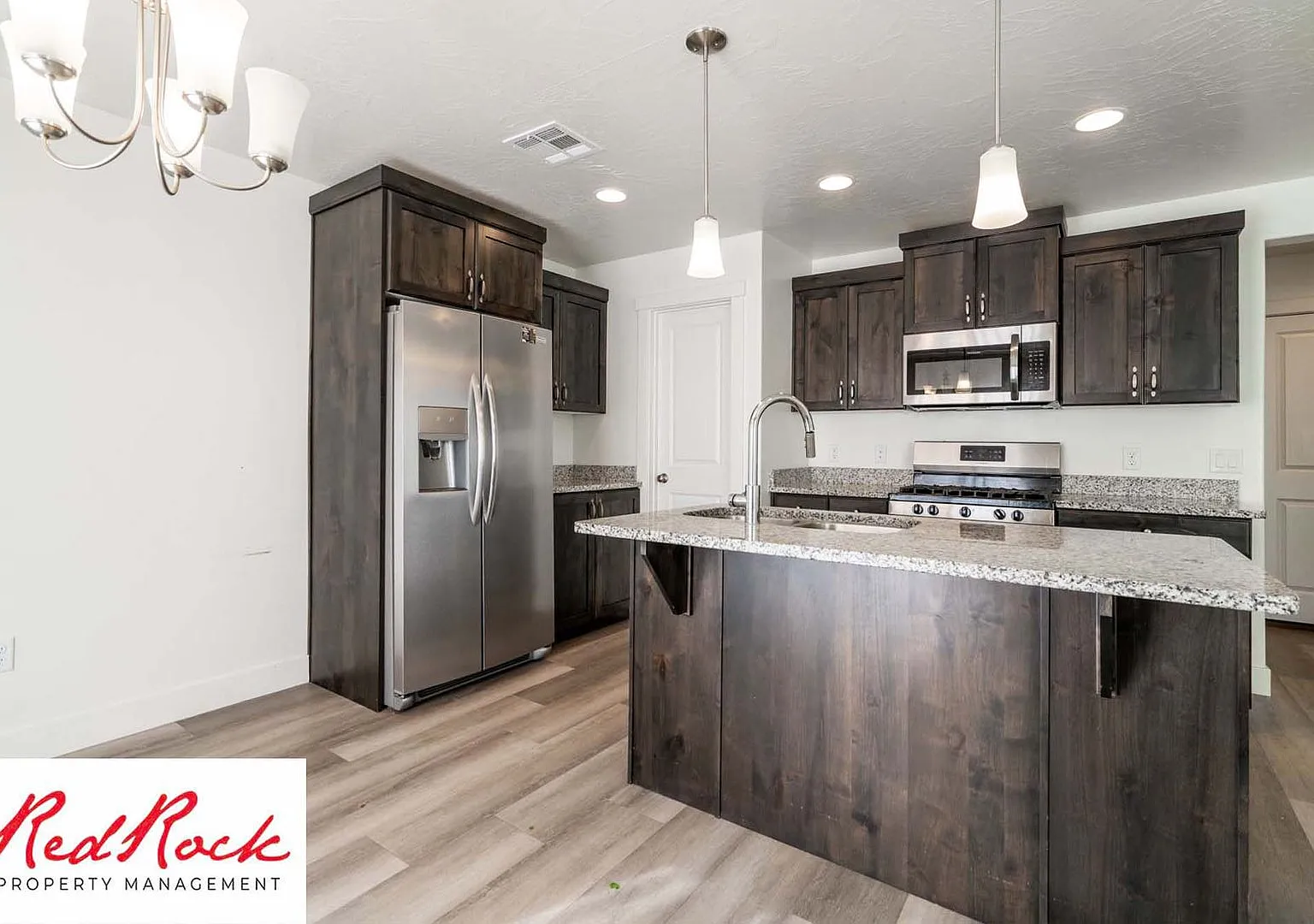 Ready for you to call home! 4 Bedroom Home! — Photo 2