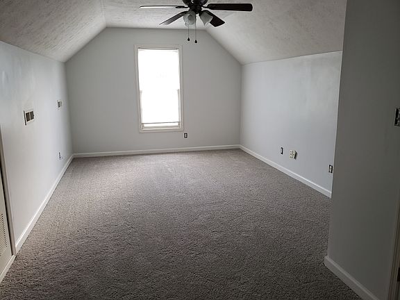 5th image of 1311 Oak Knolls Dr