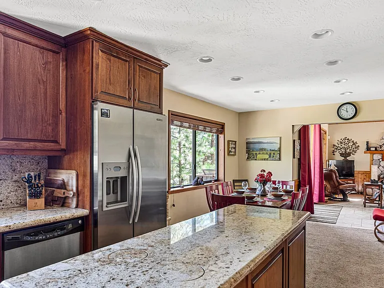 655 Sutter Ln — Photo 12