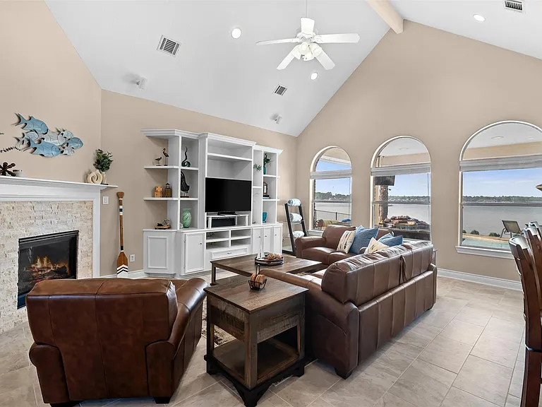 14030 Shoreline Dr — Photo 8