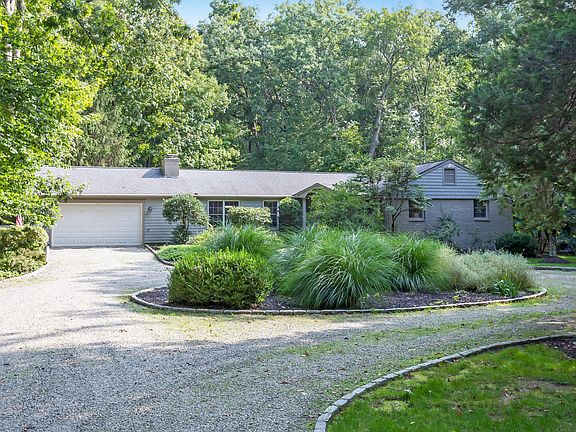 196 Newtown Turnpike