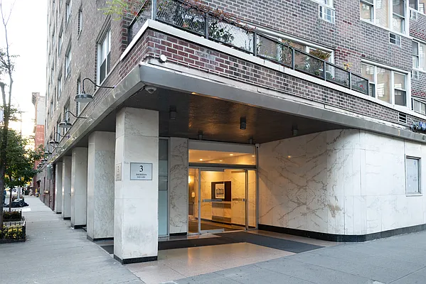 Sold by Compass | media 25