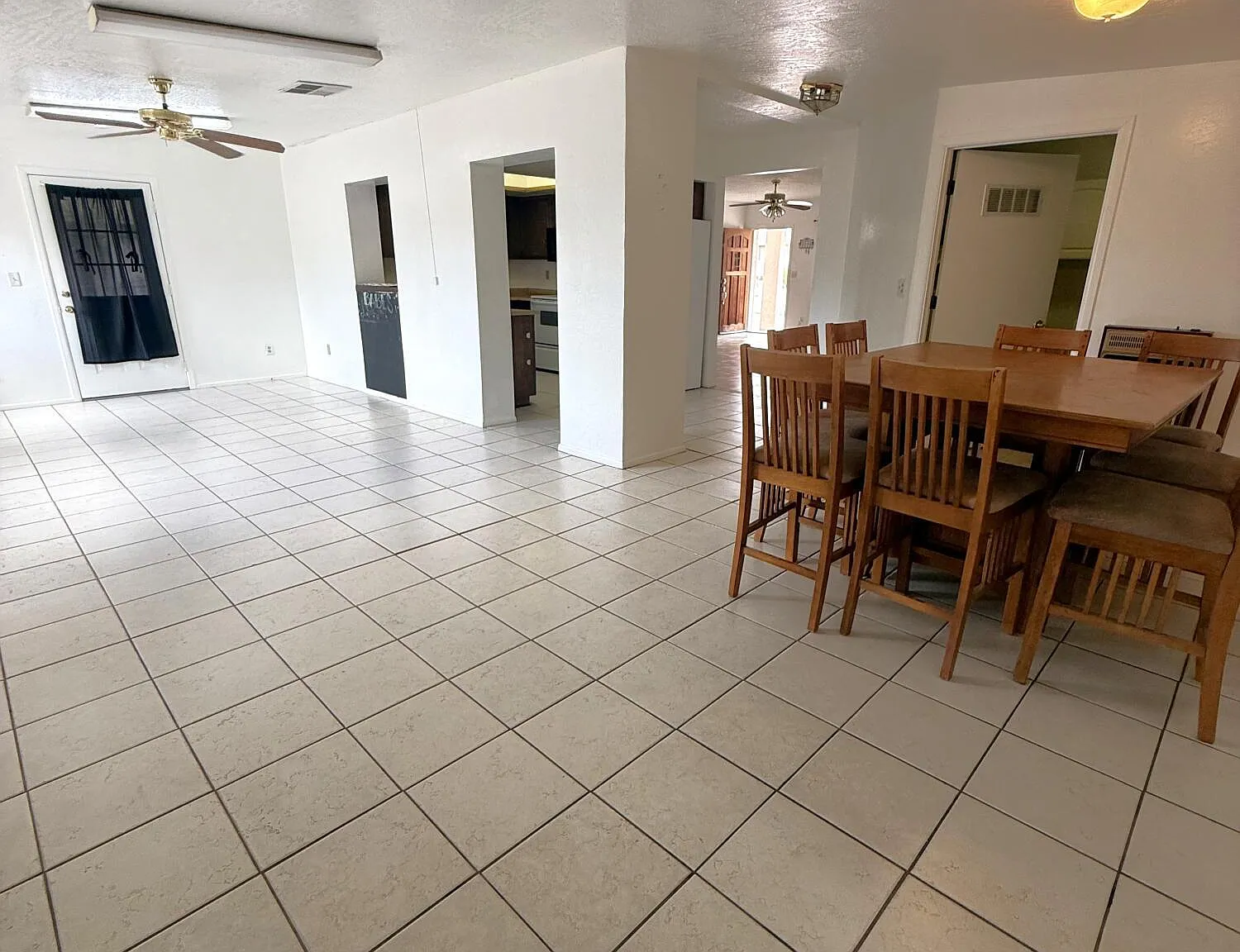 3 bed, 1.5 bath, 1668 sqft, $1,950 — Photo 4