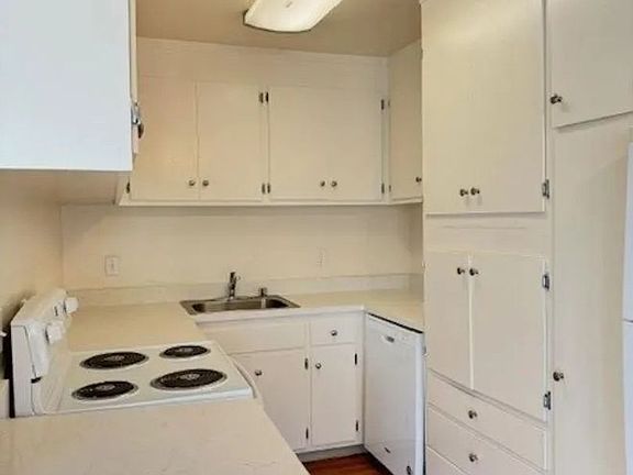 3rd image of 1705 Carmel Dr #203