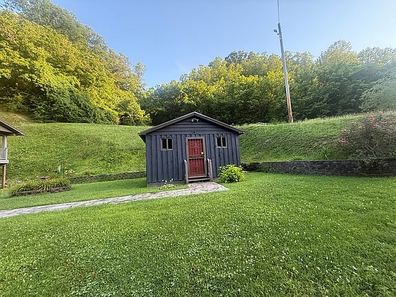 5th image of 720 Ratliff Creek Rd